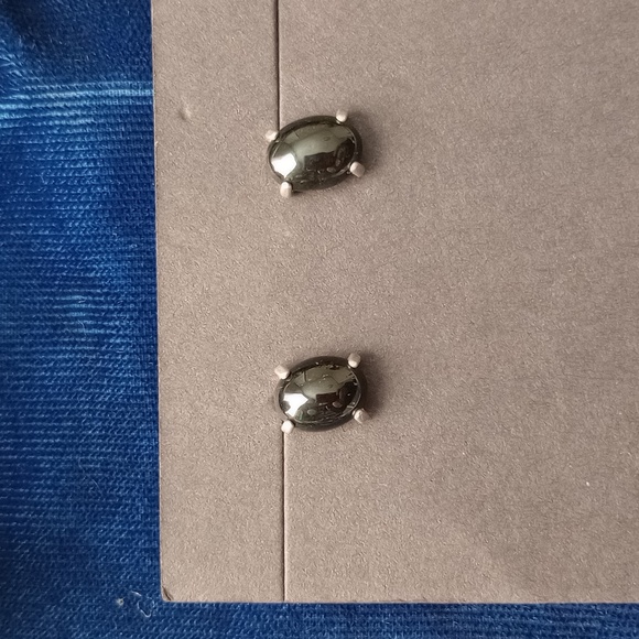Black Onyx Stone Stud Earrings - Picture 3 of 12